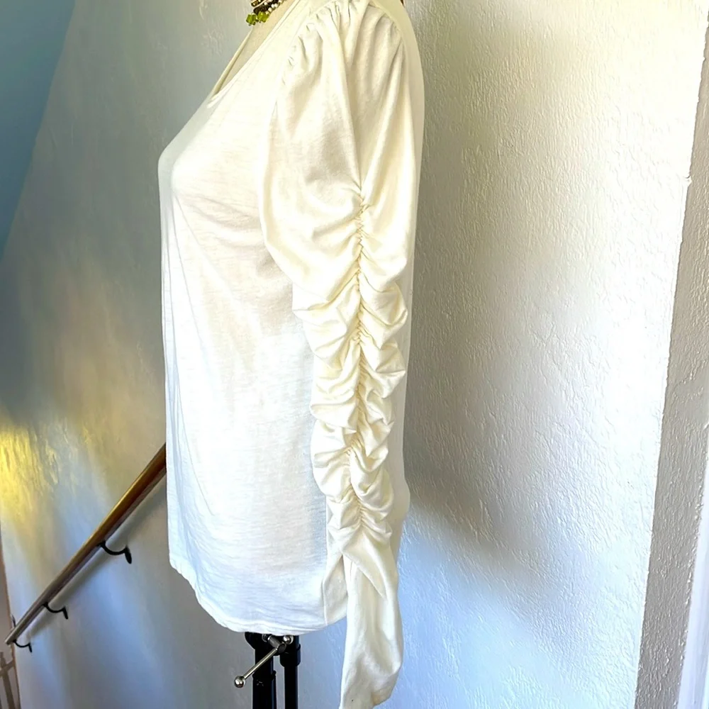Free People Long‎ Ruched xtra Long Sleeve Cream Colored Tee Shirt Medium